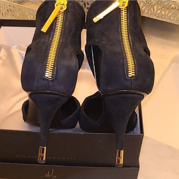 Authentic Giuseppe Heels   - Picture 5 of 9